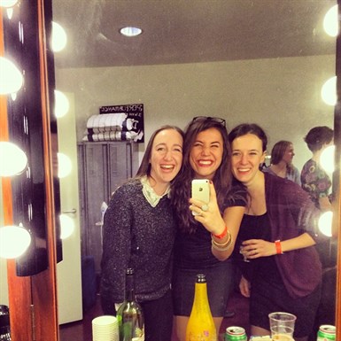 14.47 Glamour Met Vea Ceasar En Haar Vertaalsters Ellie En Mara